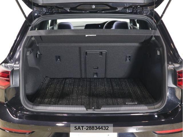 VolksWagen GOLF 2023-10 255582-25