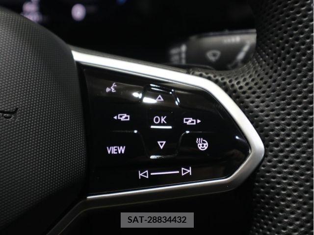 VolksWagen GOLF 2023-10 255582-24