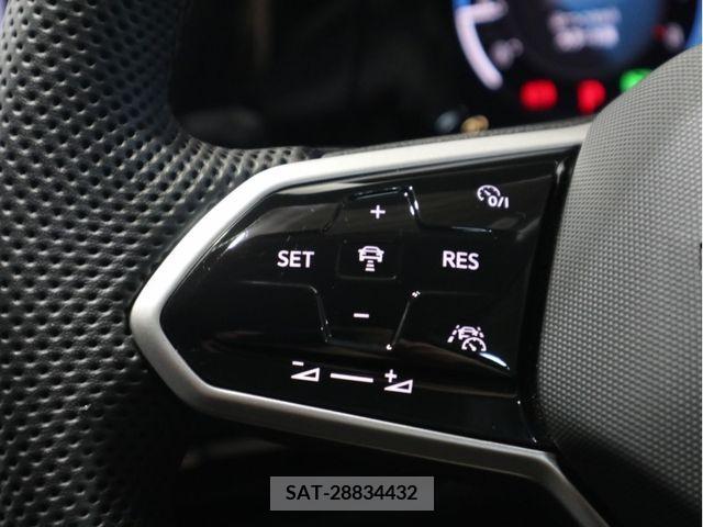 VolksWagen GOLF 2023-10 255582-23