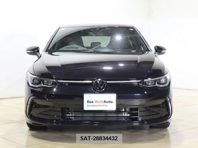 VolksWagen GOLF 2023-10 255582-1