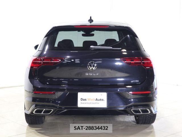 VolksWagen GOLF 2023-10 255582-2