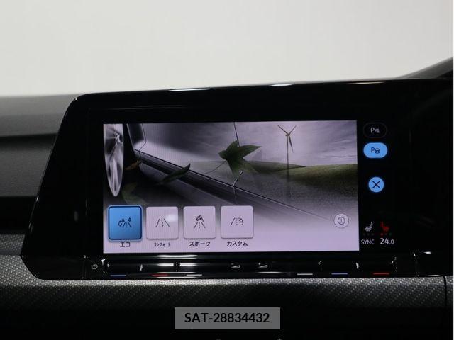 VolksWagen GOLF 2023-10 255582-17