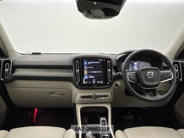 Volvo XC40 2020-06 221318-1