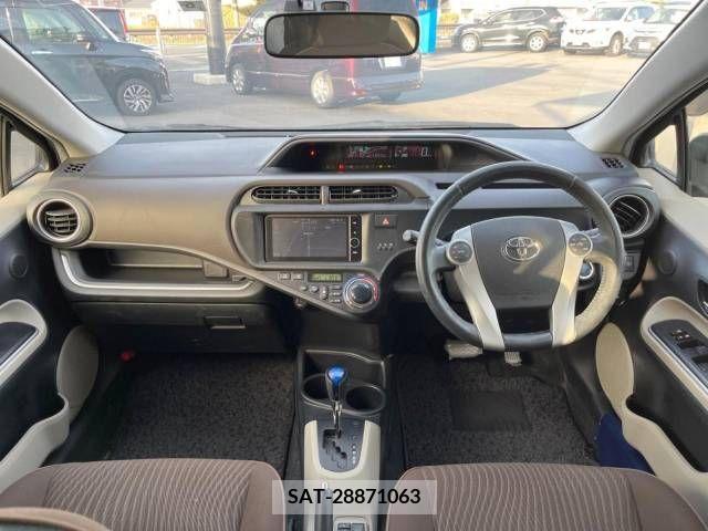 Toyota AQUA 2014-02 260636-1