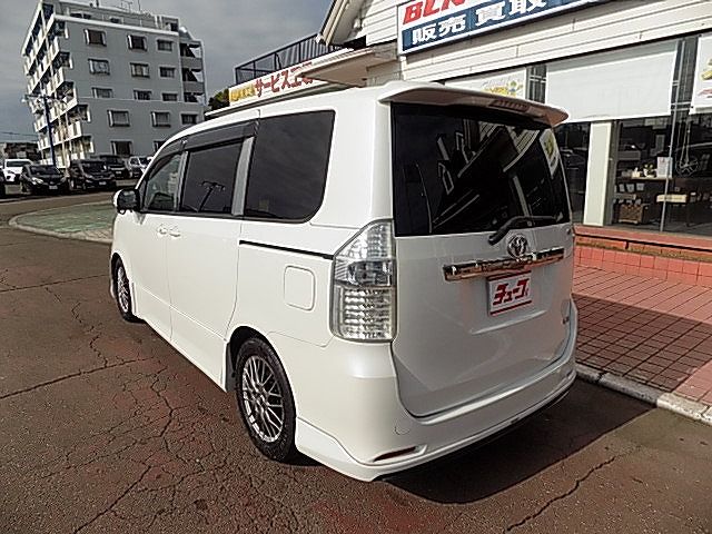 Toyota NOAH 2007-08 28877-8