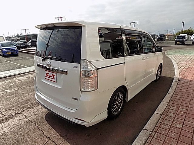 Toyota NOAH 2007-08 28877-2