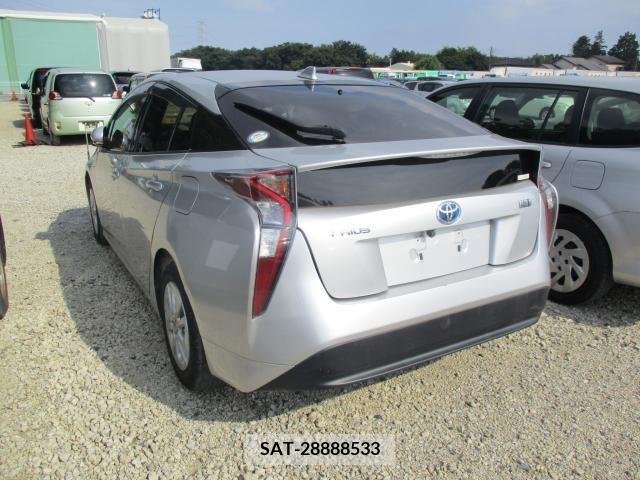 Toyota PRIUS 2016-04 328096-2