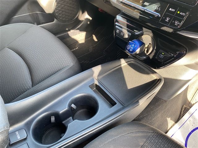 Toyota PRIUS 2019-02 182524-27