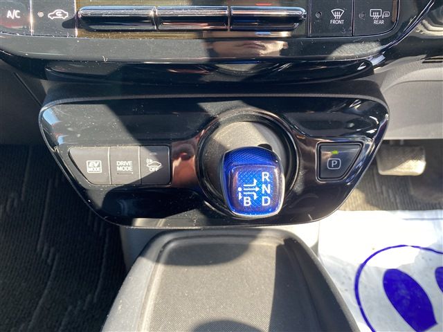 Toyota PRIUS 2019-02 182524-26