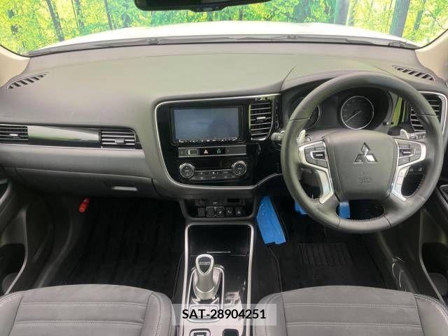 Mitsubishi OUTLANDER PHEV 2018-11 303548-1