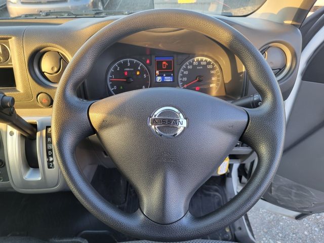 Nissan NV350 Caravan 2017-05 27215-21