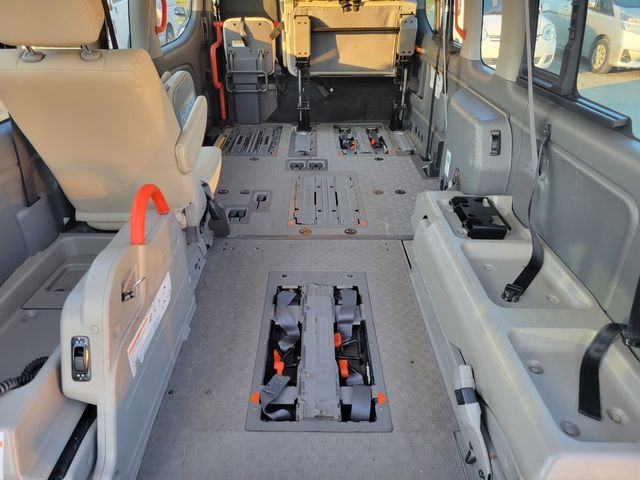 Nissan NV350 Caravan 2017-05 27215-9