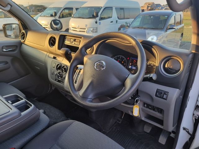 Nissan NV350 Caravan 2017-05 27215-24
