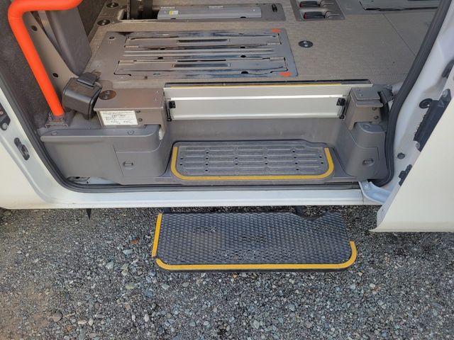 Nissan NV350 Caravan 2017-05 27215-11