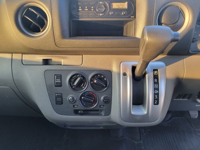 Nissan NV350 Caravan 2017-05 27215-22