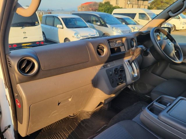 Nissan NV350 Caravan 2017-05 27215-25