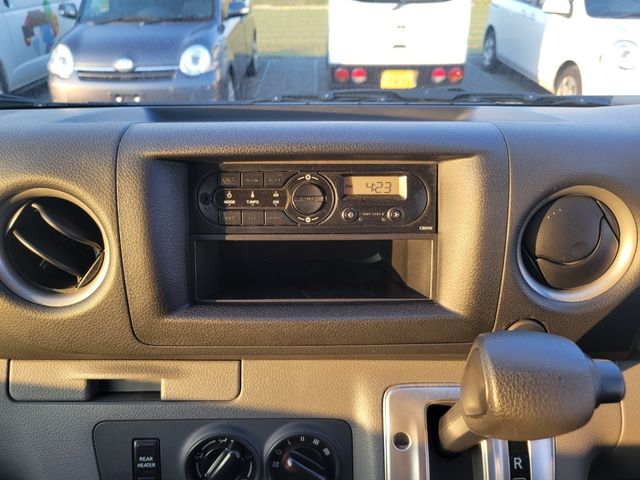Nissan NV350 Caravan 2017-05 27215-23