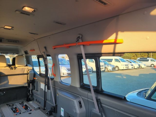 Nissan NV350 Caravan 2017-05 27215-8