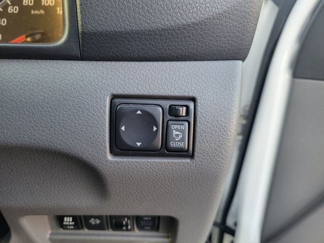 Nissan NV350 Caravan 2017-05 27215-19