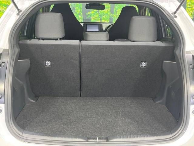 Toyota YARIS 2023-04 181372-11