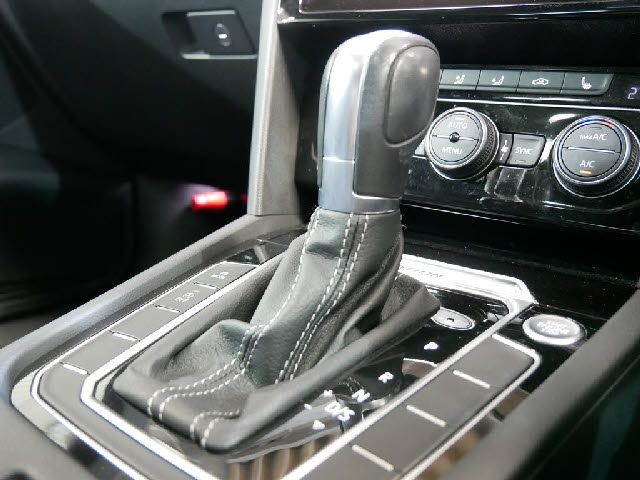 VolksWagen ARTEON 2018-03 12772-21
