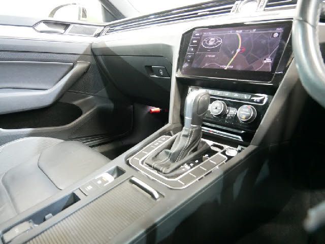 VolksWagen ARTEON 2018-03 12772-17