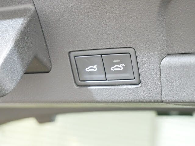 VolksWagen ARTEON 2018-03 12772-7