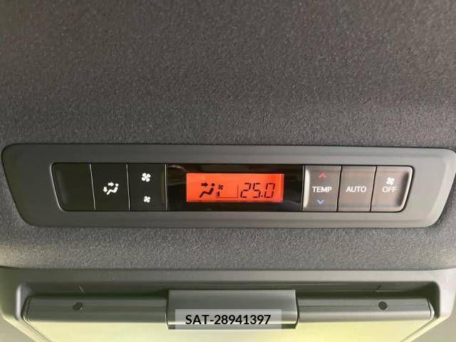 Toyota VOXY 2018-05 332293-10