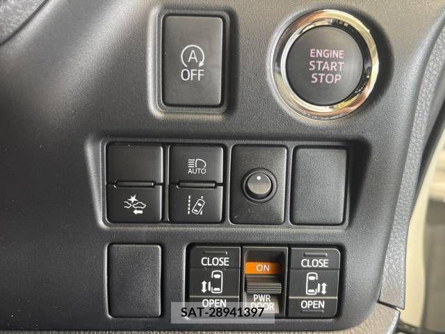 Toyota VOXY 2018-05 332293-5
