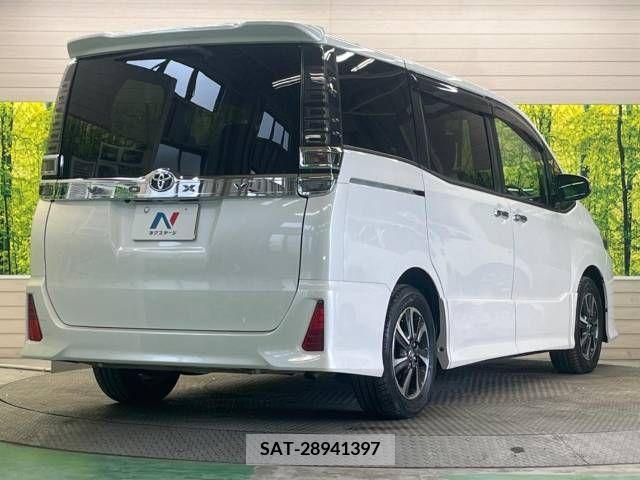 Toyota VOXY 2018-05 332293-17