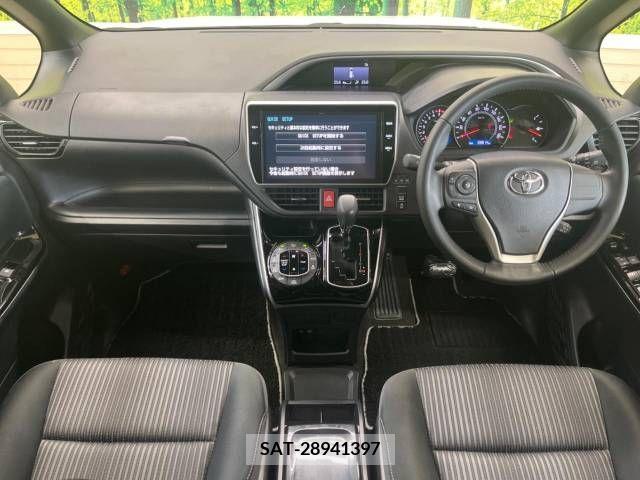 Toyota VOXY 2018-05 332293-1