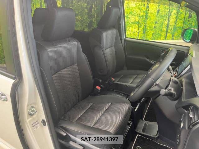 Toyota VOXY 2018-05 332293-8