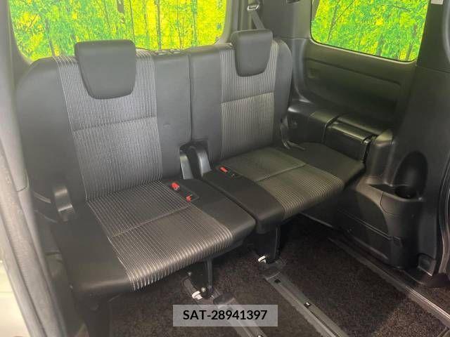 Toyota VOXY 2018-05 332293-11