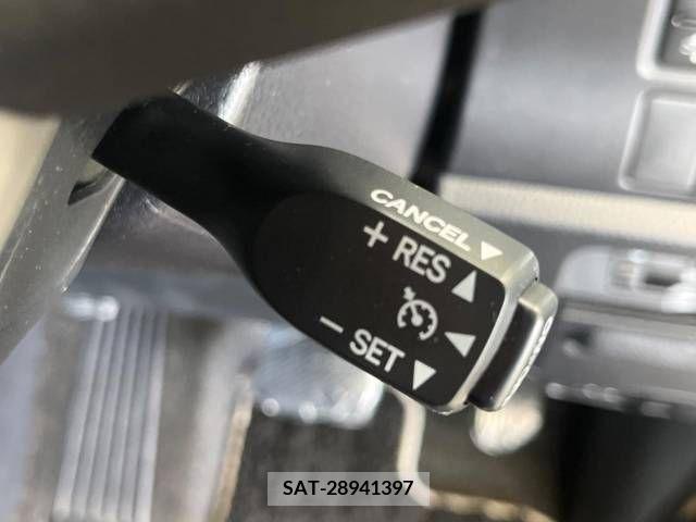 Toyota VOXY 2018-05 332293-7