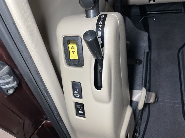 Toyota SIENTA 2011-10 26733-8