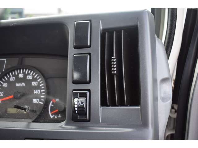 Isuzu ELF TRUCK 2018-11 12653-11