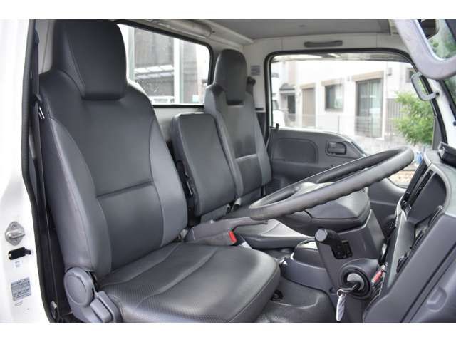 Isuzu ELF TRUCK 2018-11 12653-8