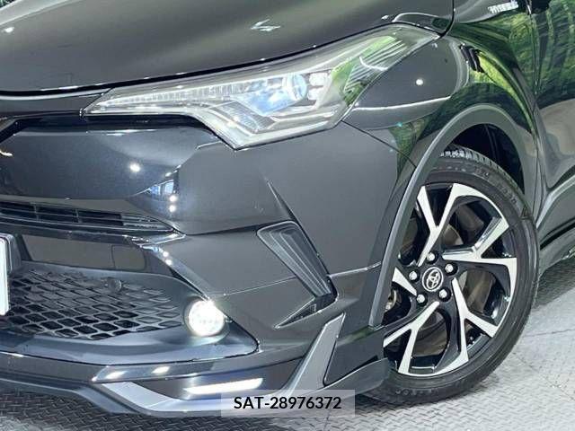 Toyota C-HR 2017-11 389948-13