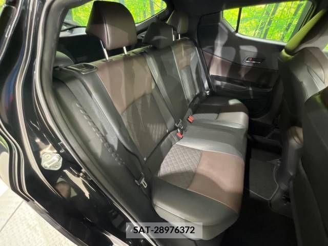 Toyota C-HR 2017-11 389948-10