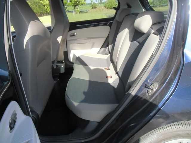 VolksWagen UP! 2013-03 2338-26