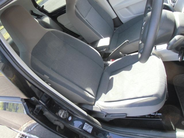 VolksWagen UP! 2013-03 2338-23
