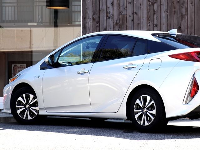 Toyota PRIUS PHV 2017-07 770-9