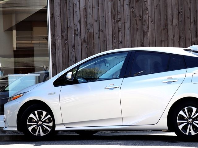 Toyota PRIUS PHV 2017-07 770-7