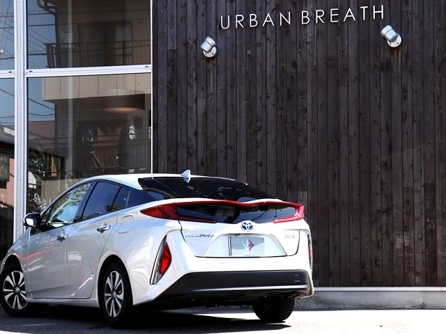 Toyota PRIUS PHV 2017-07 770-11