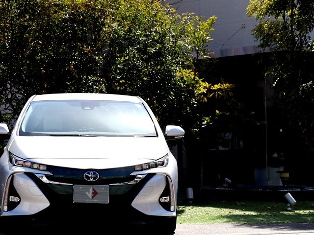 Toyota PRIUS PHV 2017-07 770-4