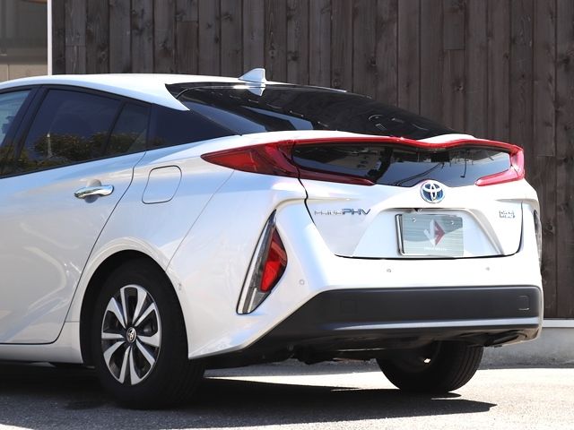 Toyota PRIUS PHV 2017-07 770-12