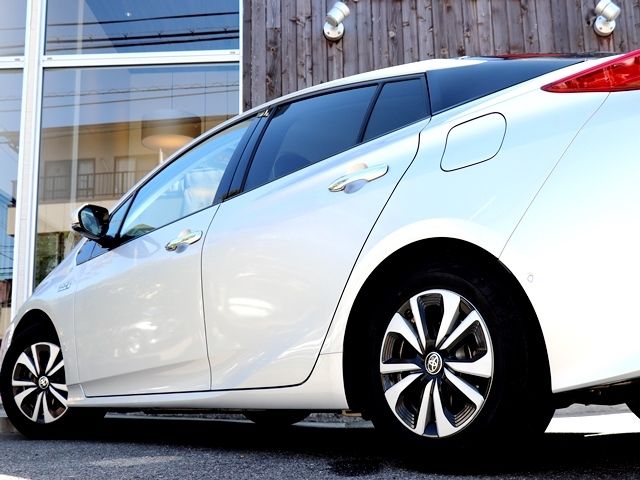 Toyota PRIUS PHV 2017-07 770-8