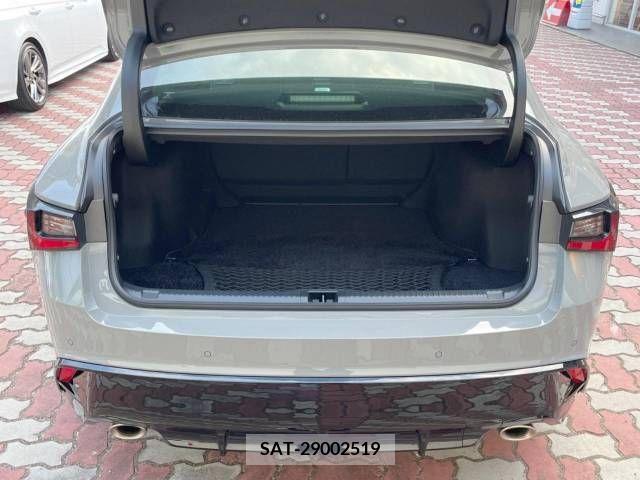Lexus IS 2023-08 354226-10