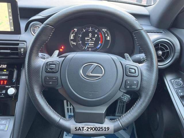 Lexus IS 2023-08 354226-11