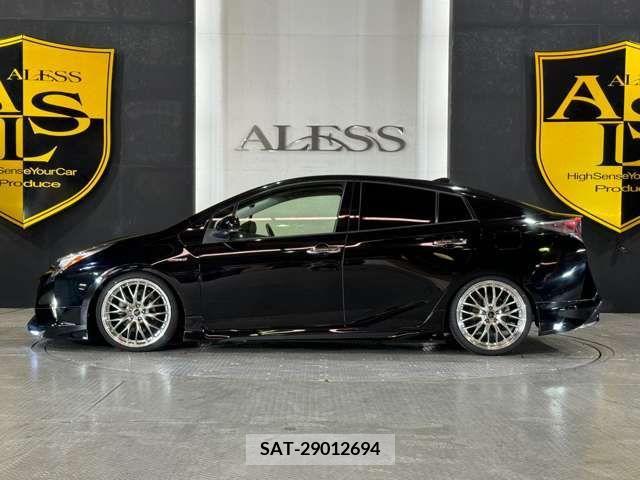 Toyota PRIUS 2017-05 322382-4